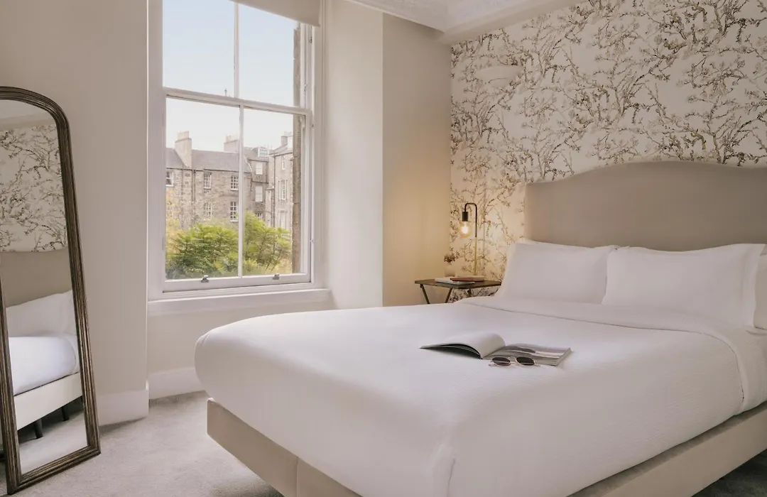 Thistle Suites Royal Garden Apartments-1