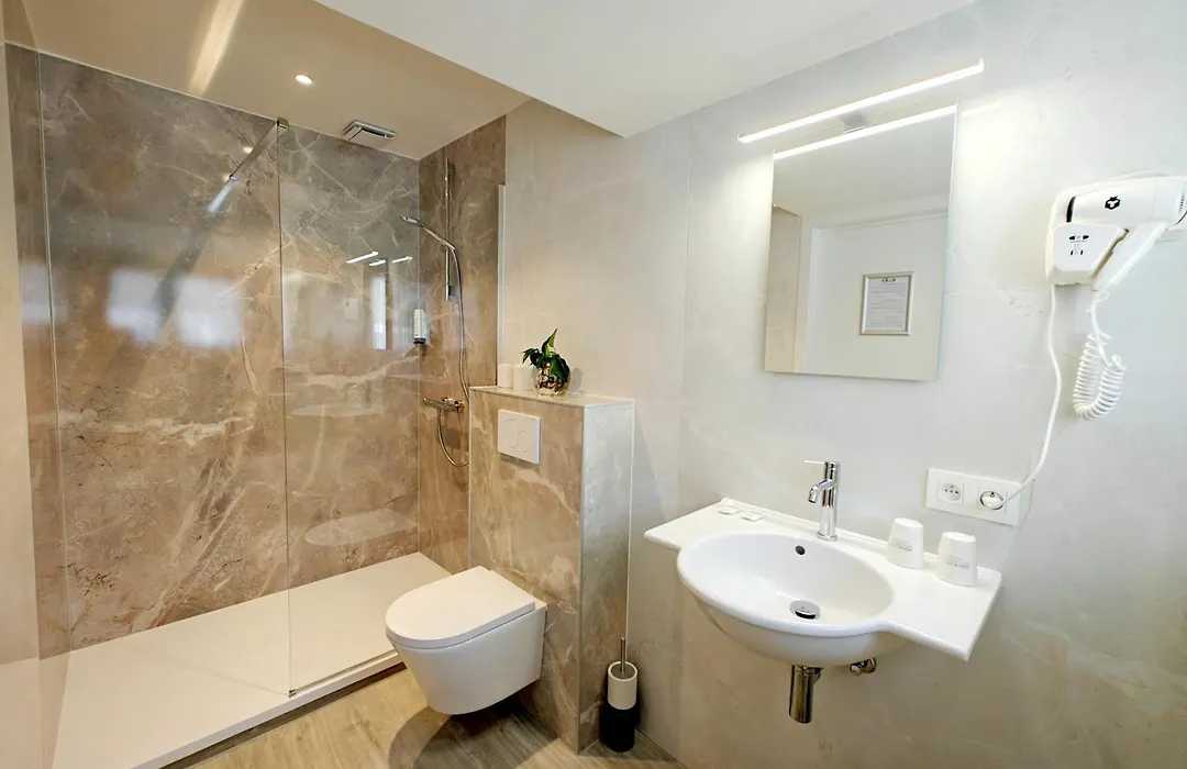 Hotel Cardiff-1