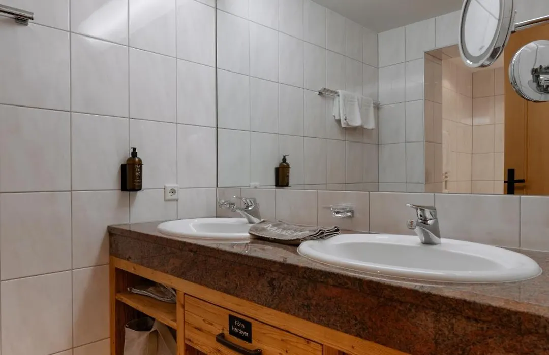 Hotel Tirol-1