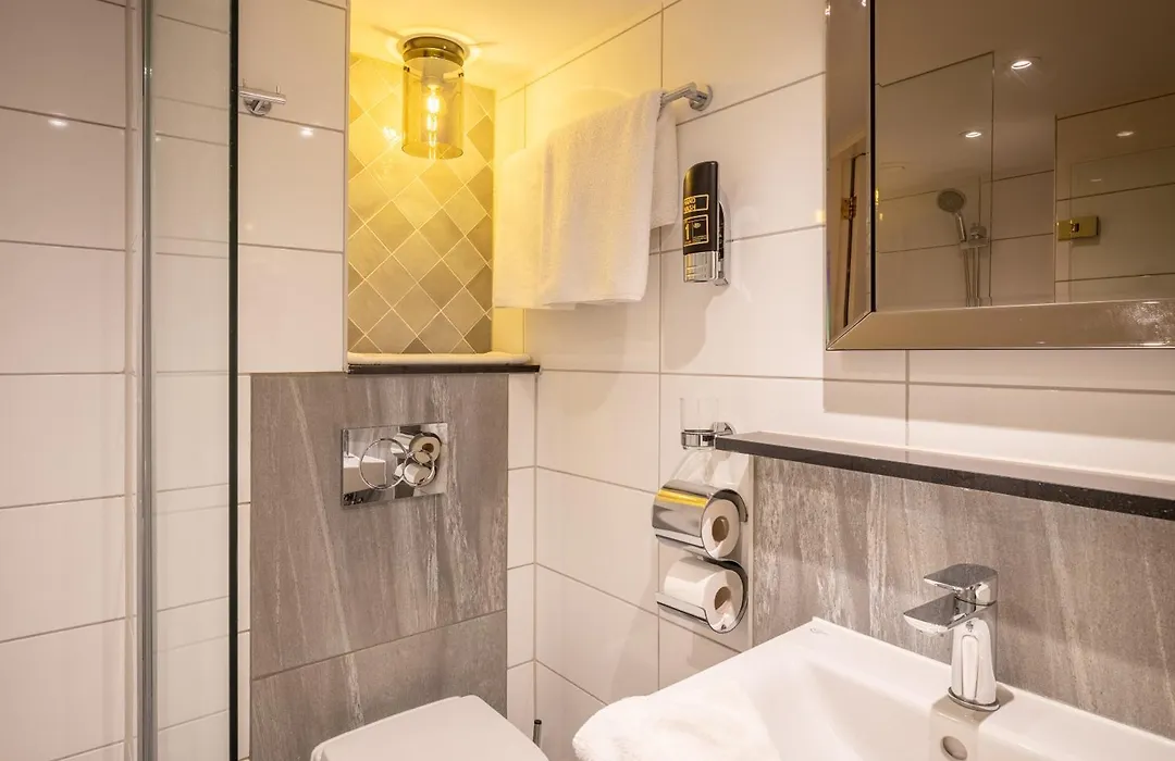 Hotel Oscar-1