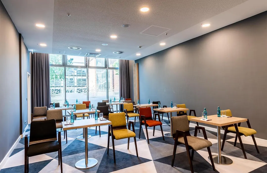 Premier Inn Koeln City Sued-1
