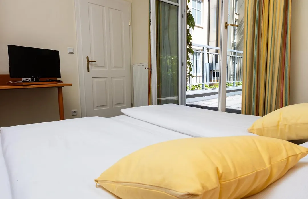 Suite Hotel 900 m zur Oper-1