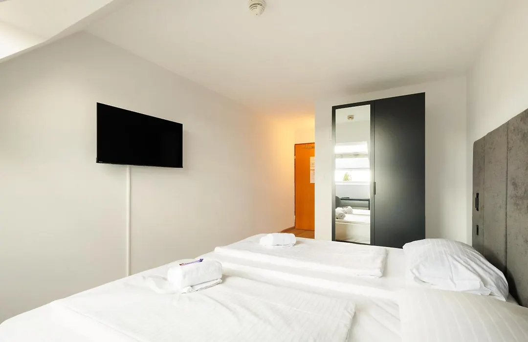 Lenas Donau Hotel-1