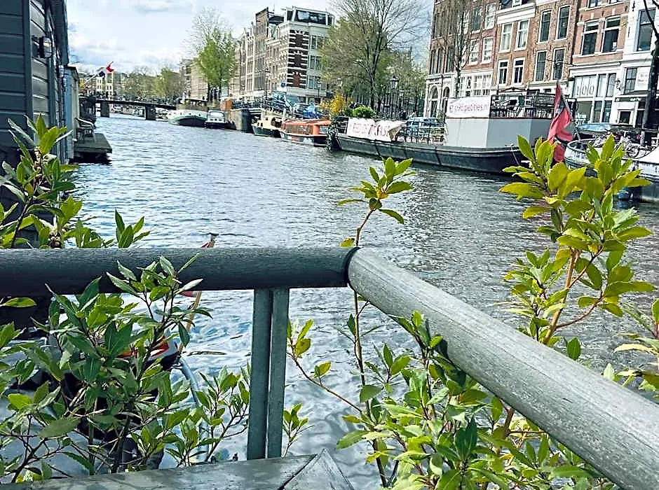 Houseboat Bonnie-1