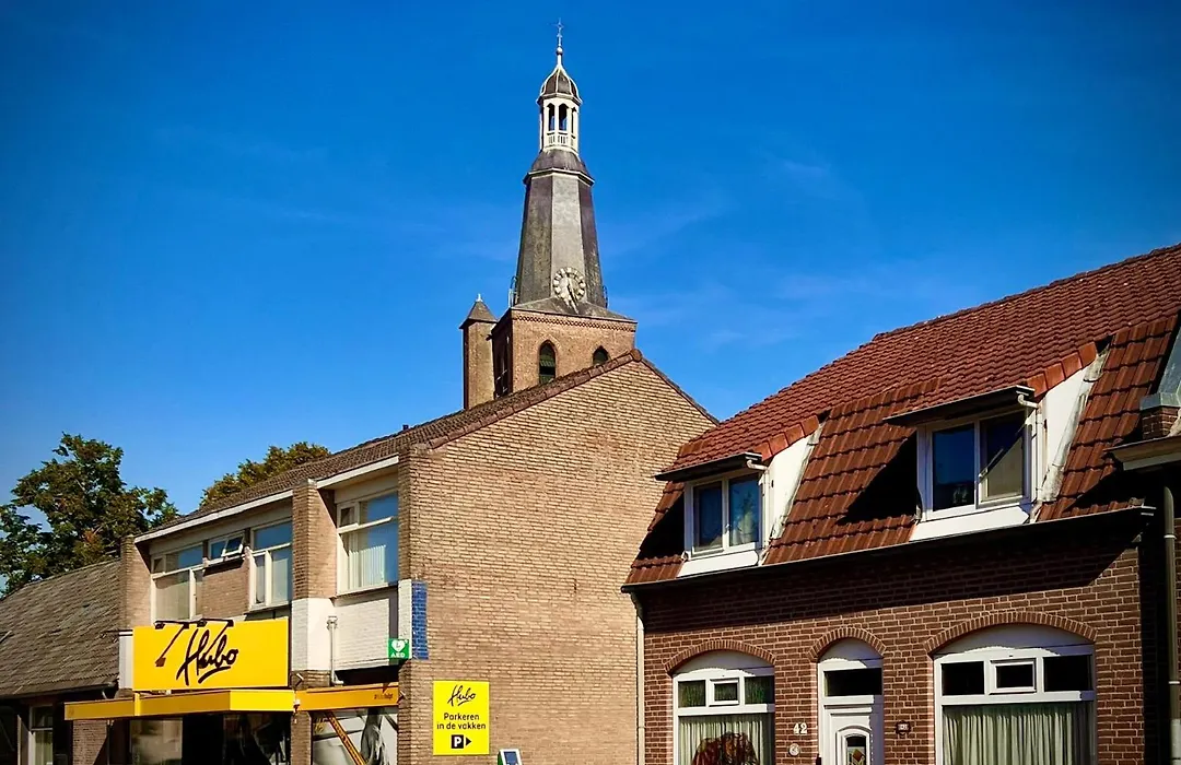 Rooi Bij de Knoptoren B&B-1