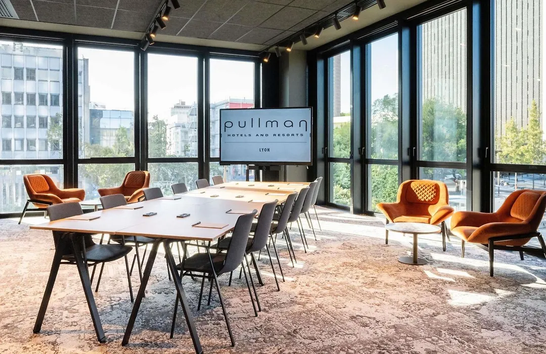 Pullman Lyon-1