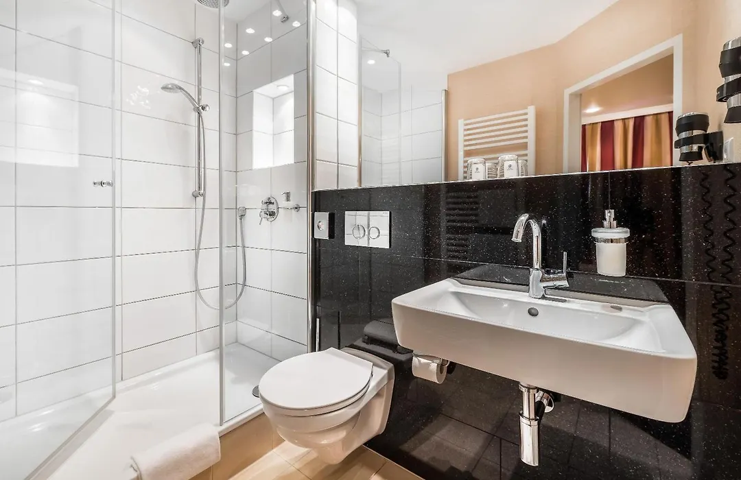 Best Western Raphael Hotel Altona-1