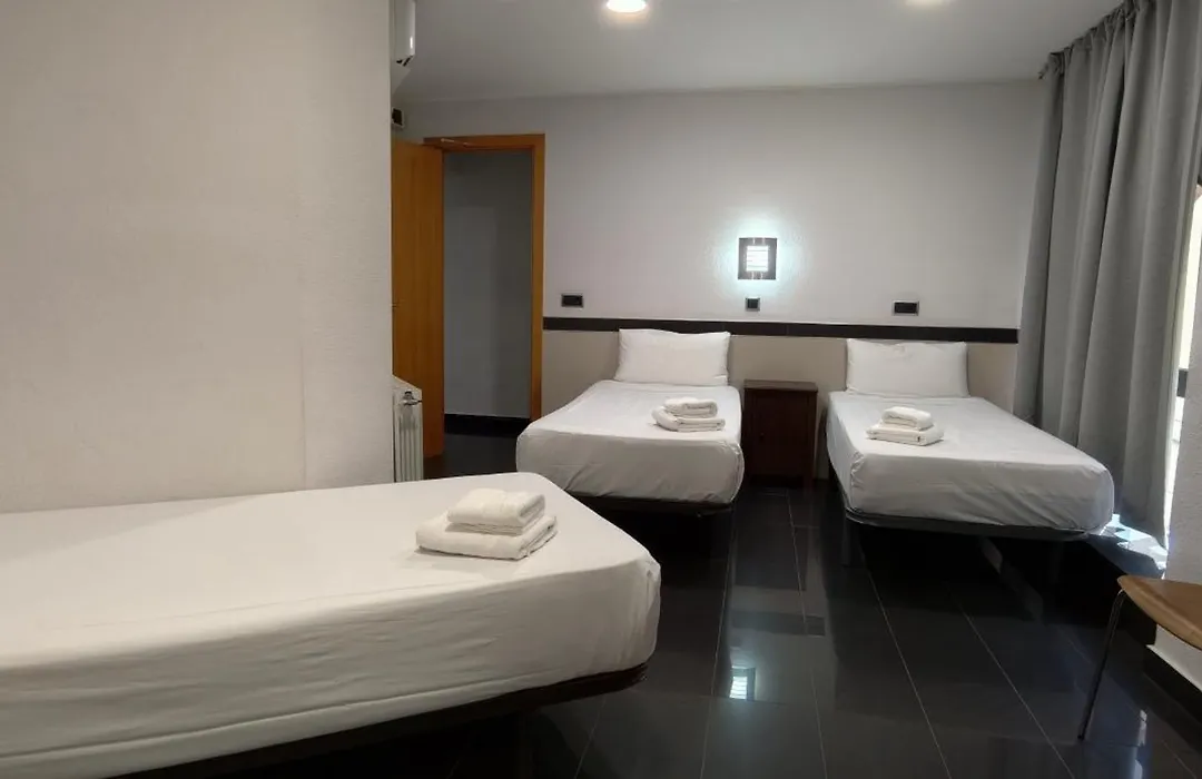 Hostal Levante Barcelona-1