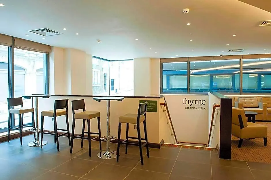 Premier Inn London Bank-1