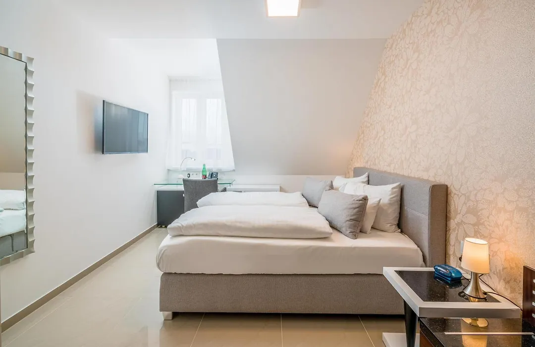 Best Western Plus Celebrity Suites-1