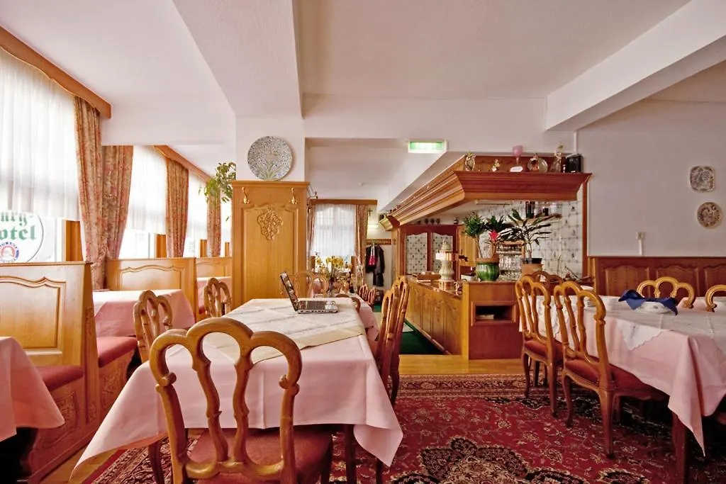 Burghotel-1