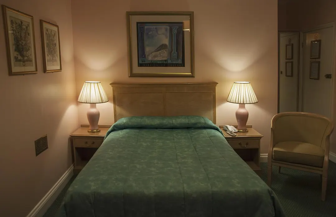 Her Majesty Hotel-1