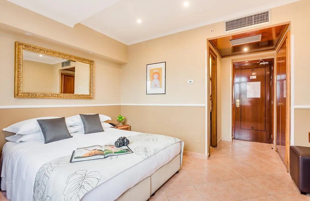 Raeli Hotel Archimede-1