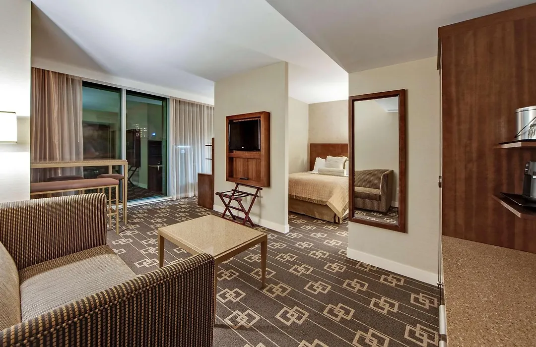 Wyndham Garden Chinatown-1