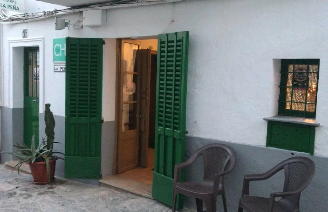 Casa De Huespedes La Pena-1