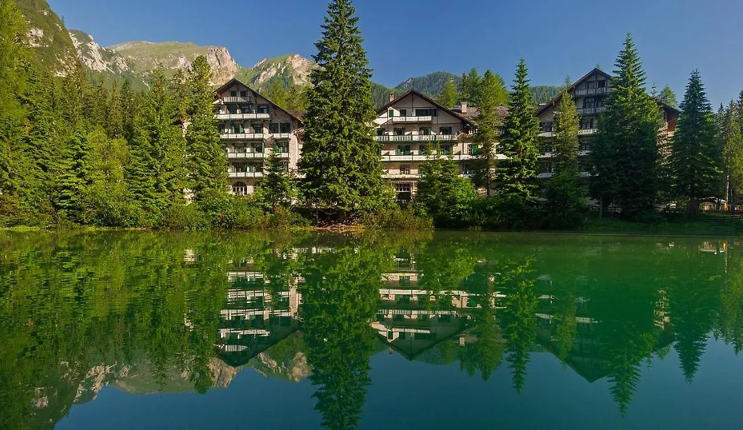 Hotel Lago Di Braies-1