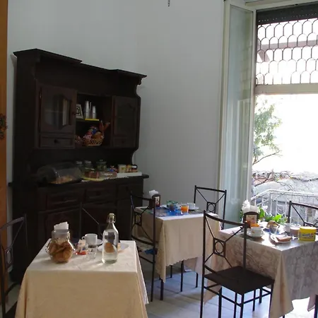 Tucci'S Roma Guest House-2