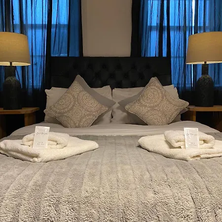 Queen Street Boutique Suites-2