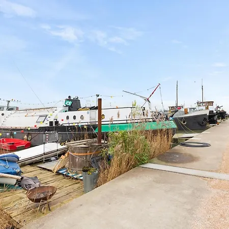 B&B Houseboat Amsterdam-3