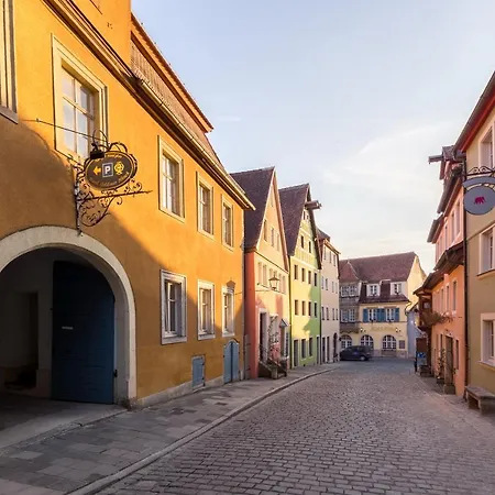 Gaestehaus Ploenlein - Hotel Goldener Hirsch Rothenburg-2