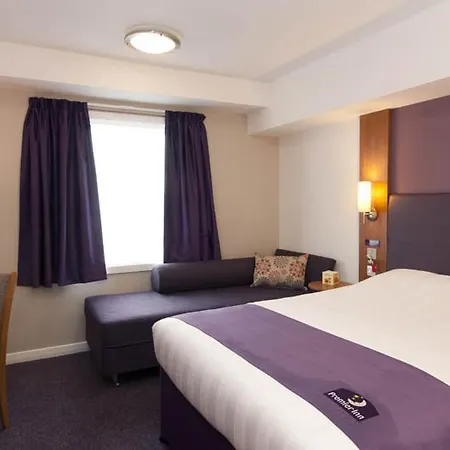Premier Inn Edinburgh Central-2
