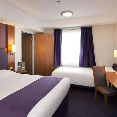 Premier Inn Edinburgh Princes Street-3