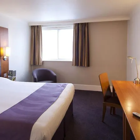 Premier Inn Edinburgh Princes Street-2
