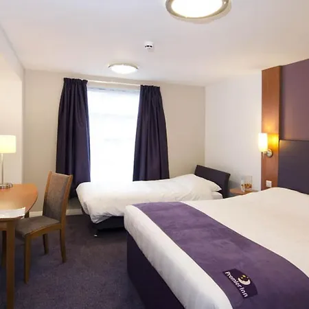 Premier Inn London Docklands Excel-3
