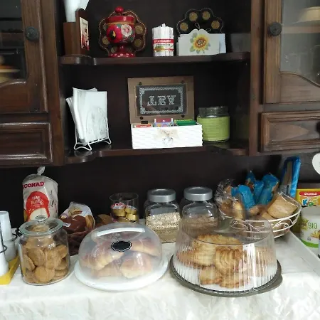 Tucci'S Roma Guest House-3