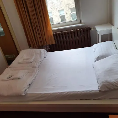Maerkischer Hof Hotel-3