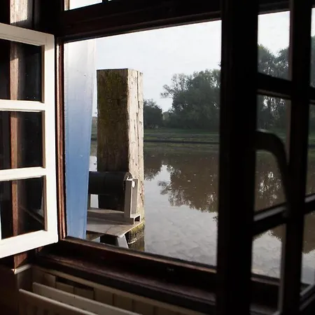 Boat Hotel De Barge-2