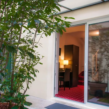 Hotel Des Deux Avenues-2