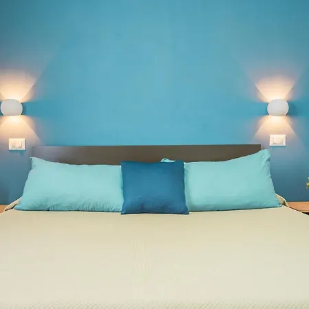 Hub Ferroviario - 12 Posti Letto Per Il Tuo Gruppo A Napoli Con Wifi E Netflix-3