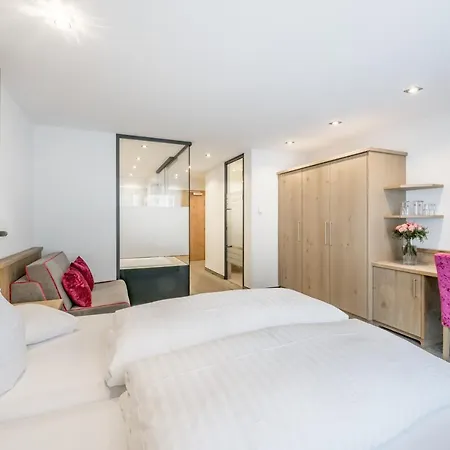 Hotel Garni Christine-3