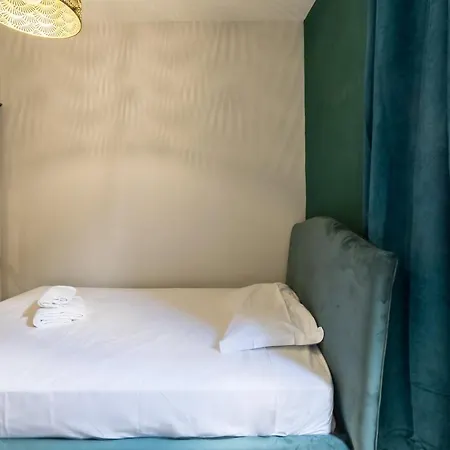 Room Eleven-3