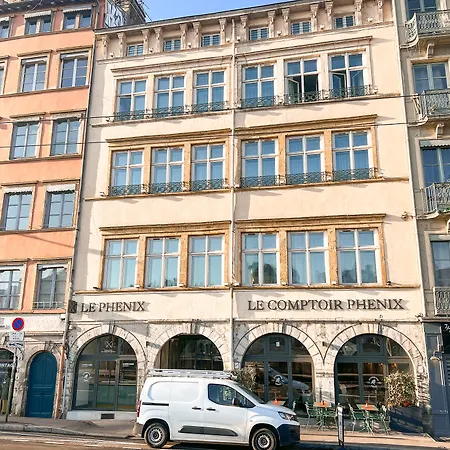 Le Phenix Hotel-3