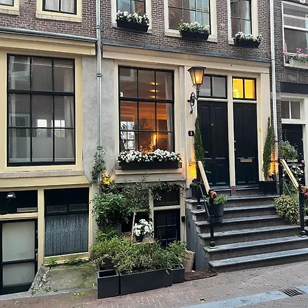 The smallest hotel in Amsterdam-3