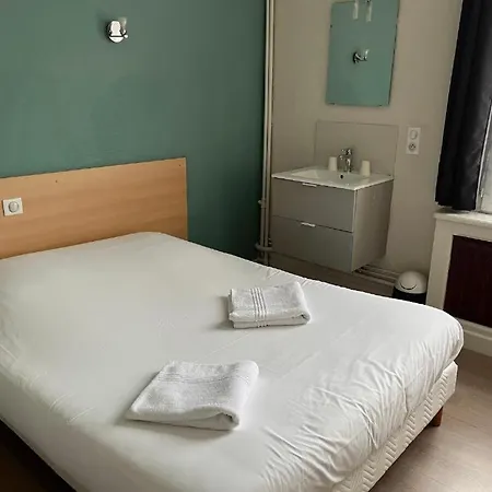Hotel Aux Bons Amis-3