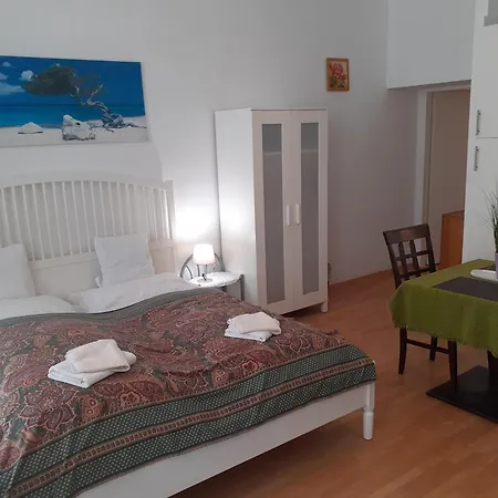 Happyhostel-2
