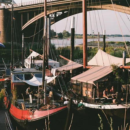 Boat 'Opoe Sientje'-2
