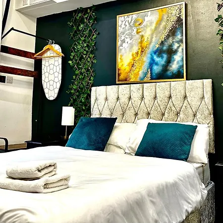 Duke And Duchess Apartments And Rooms - Private In Room Hot Tub Suites-2
