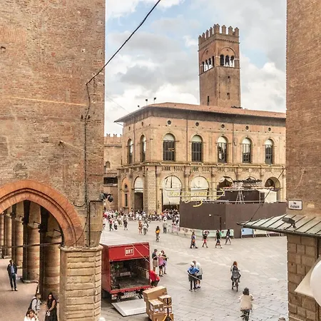 Casa Isolani Guest House Piazza Maggiore 1-2