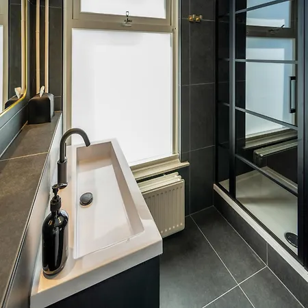Square Boutique Hotel & Brasserie-3