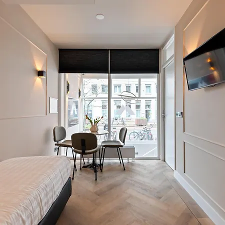 Midtown Hotel Triple Room-3