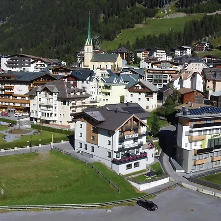 Hotel Garni Helvetia-3