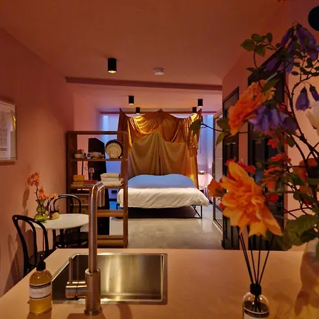 Flossy Bed & Boutique-3