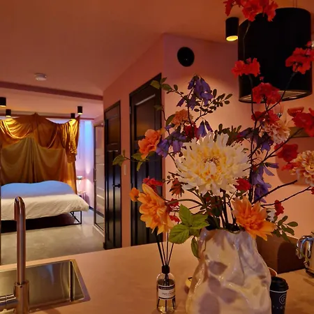 Flossy Bed & Boutique-2