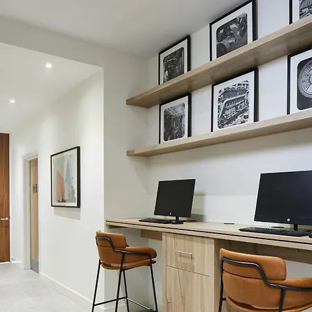 Courtyard By Marriott London City Airport-3