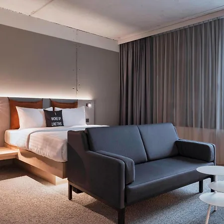 Moxy Frankfurt City Center-3