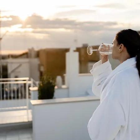 Aurluna Luxury Suites-3